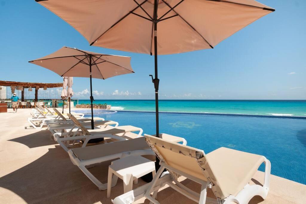 *Turquoise Escape- Beachfront Studio By Casa Paraiso* แคนคูน ภายนอก รูปภาพ