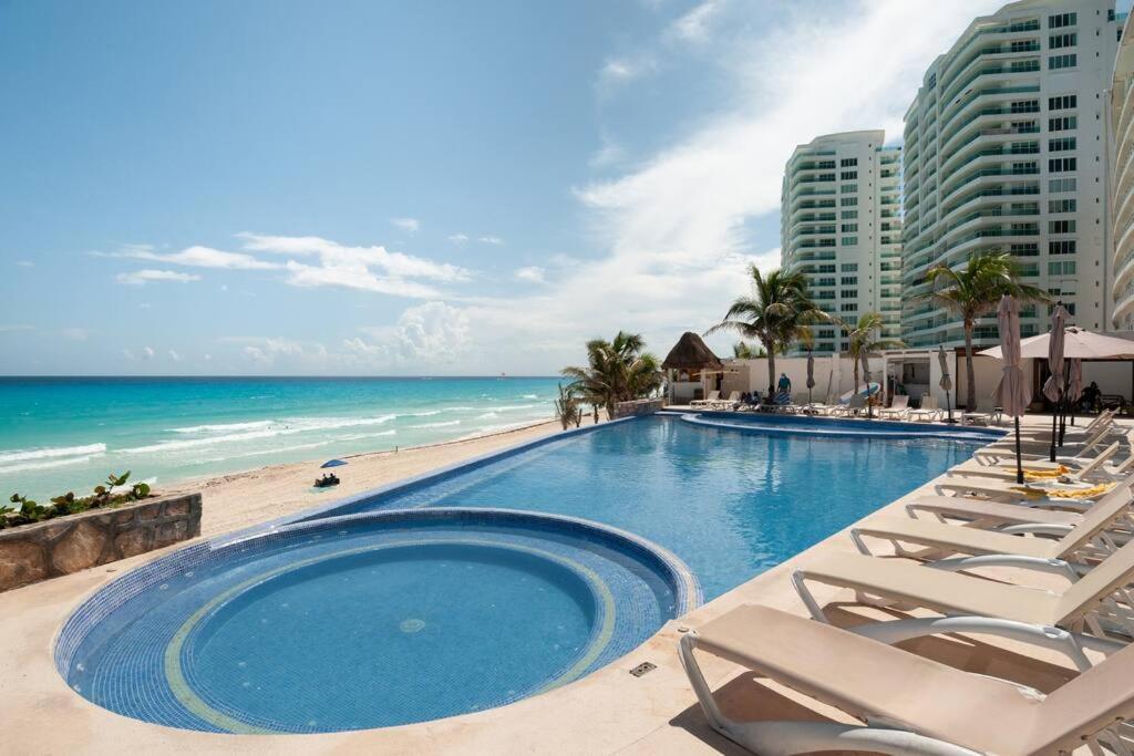 *Turquoise Escape- Beachfront Studio By Casa Paraiso* แคนคูน ภายนอก รูปภาพ