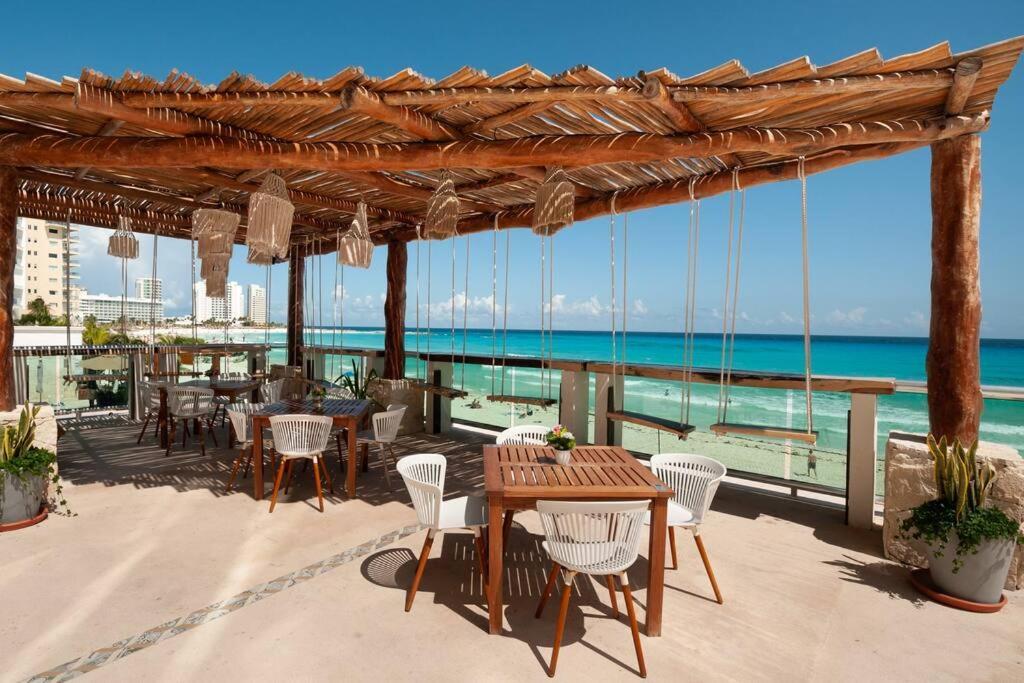 *Turquoise Escape- Beachfront Studio By Casa Paraiso* แคนคูน ภายนอก รูปภาพ